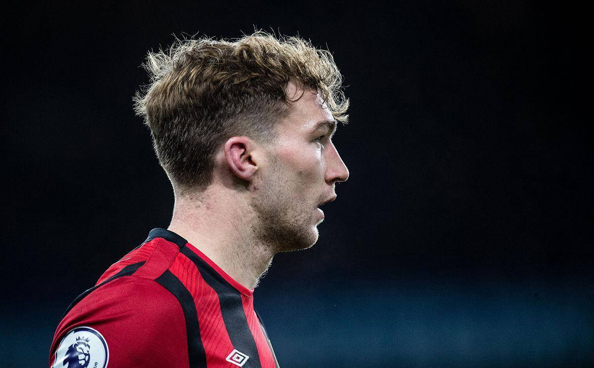 水晶宫客场力克伯恩利，继续保持不败