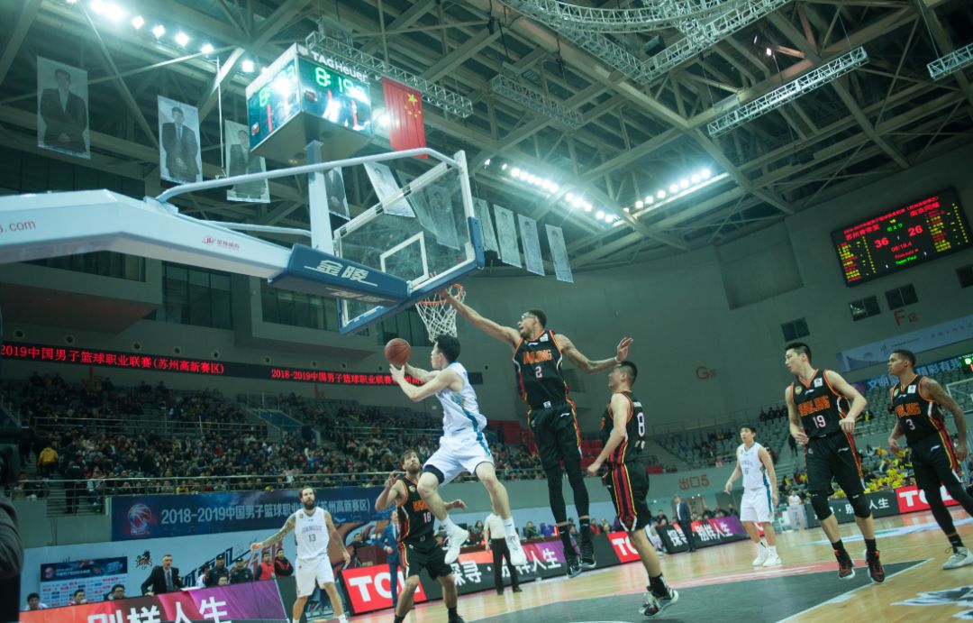 火爆全场！一支球队在国际赛事中引爆热潮的简单介绍