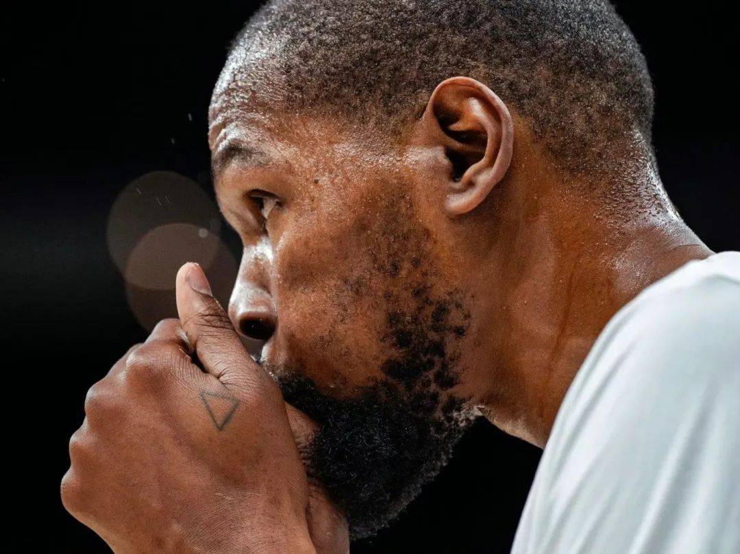 包含杜兰特绝杀时刻，西蒙斯点燃赛场，雄鹿迎来胜利！的词条