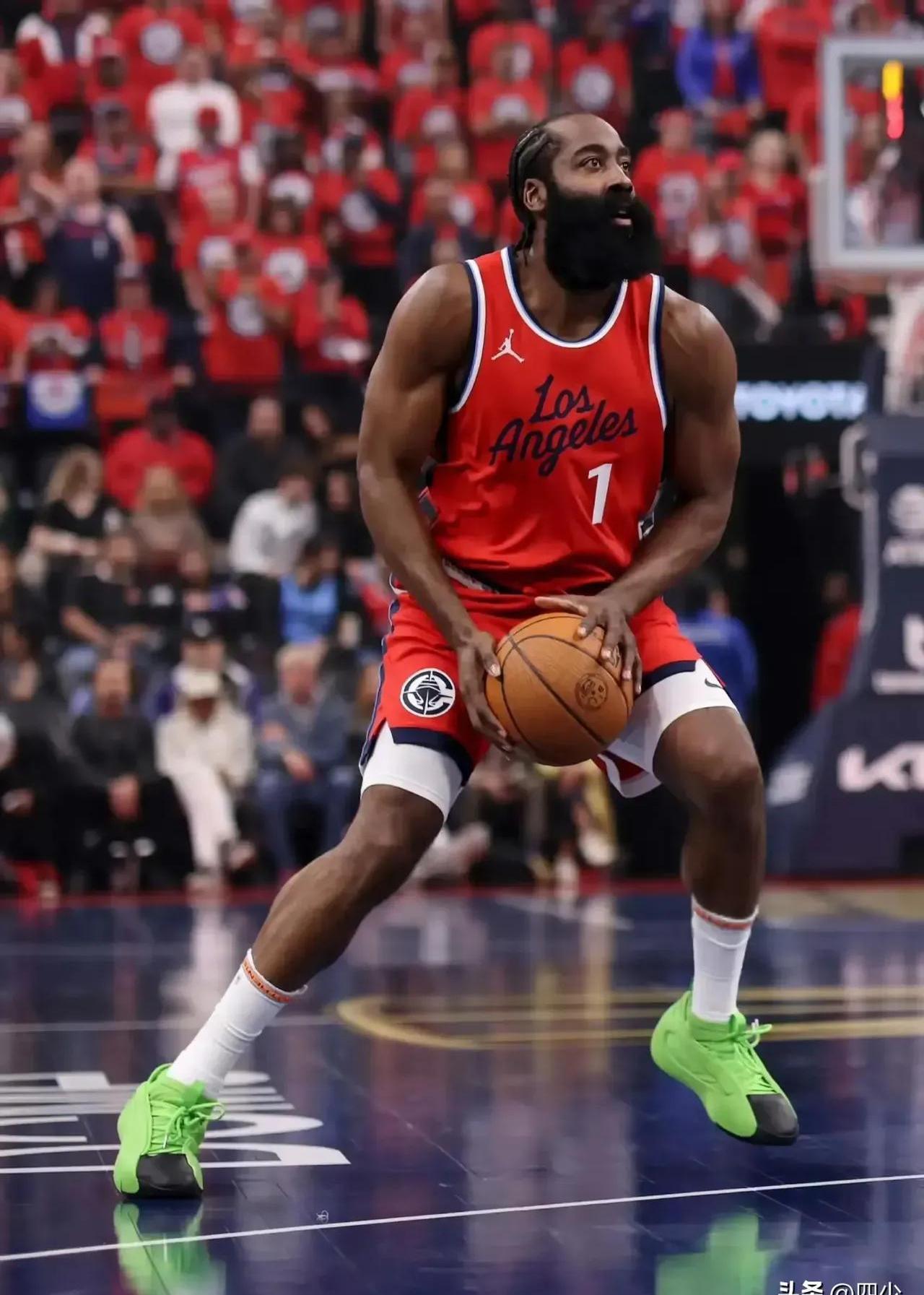 哈登险胜詹姆斯，险胜关键表现点燃全场！