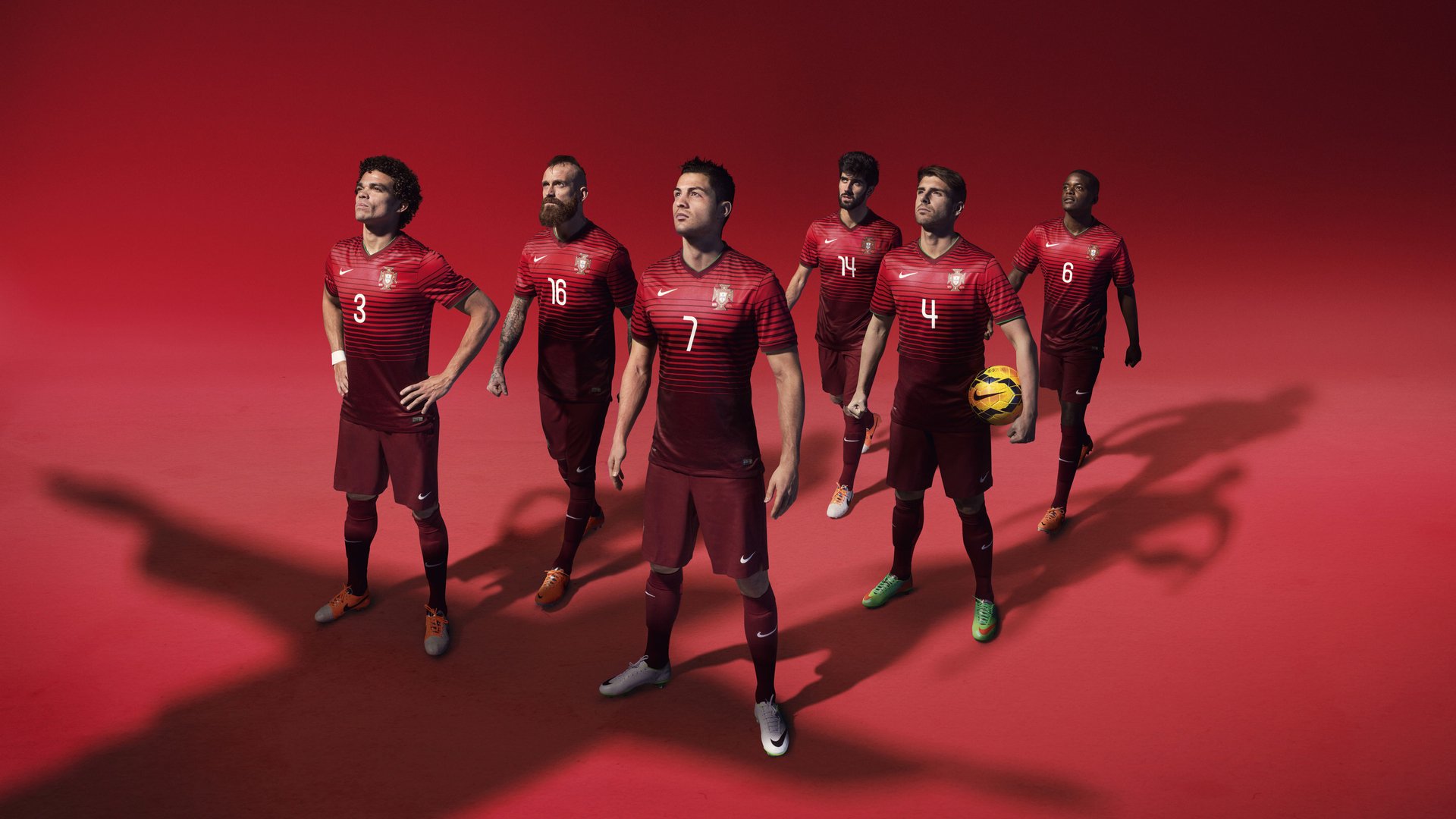 TheShy意外战胜曼联，出色防守引爆全场！引发球迷热议